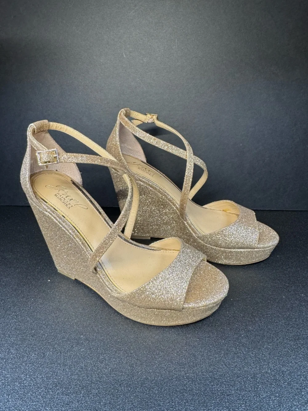 Jewel Badgley Mischka Gold Glitter Wedge Sandals Size 7 Wedding Prom Formal